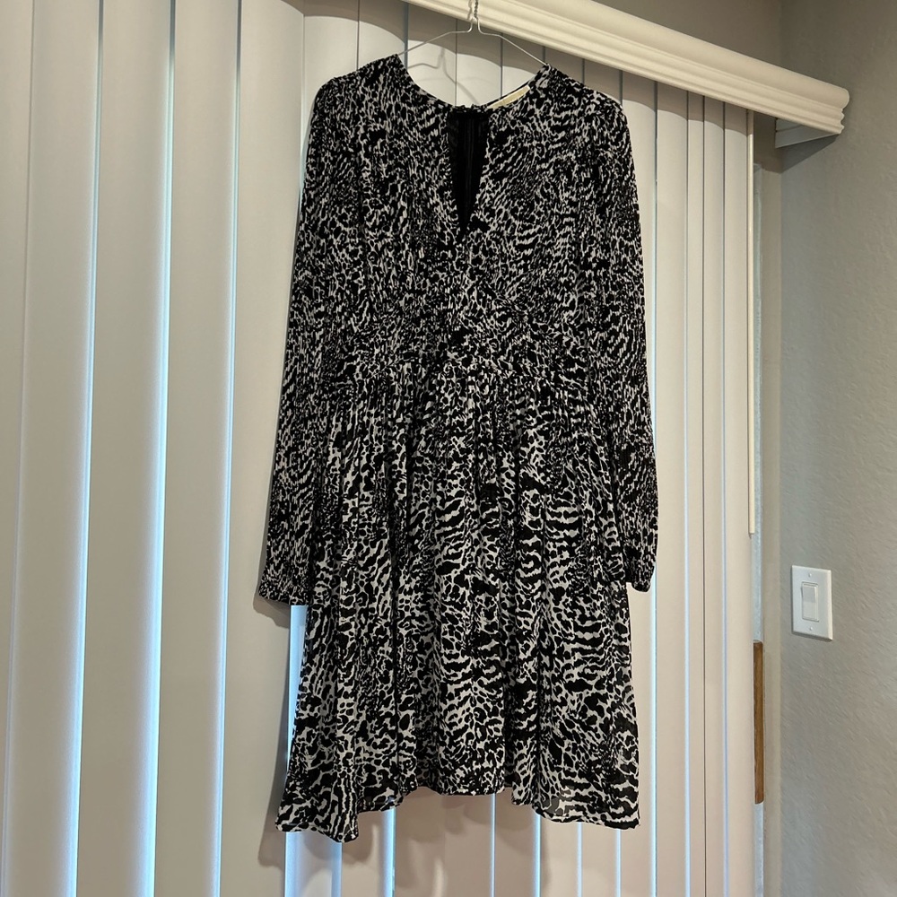 Elegant Black and White Patterned Dress